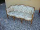 Sofa fra år ca 1920 i nøddetræ med guld  i super fin stand  
5000 m2 udstilling