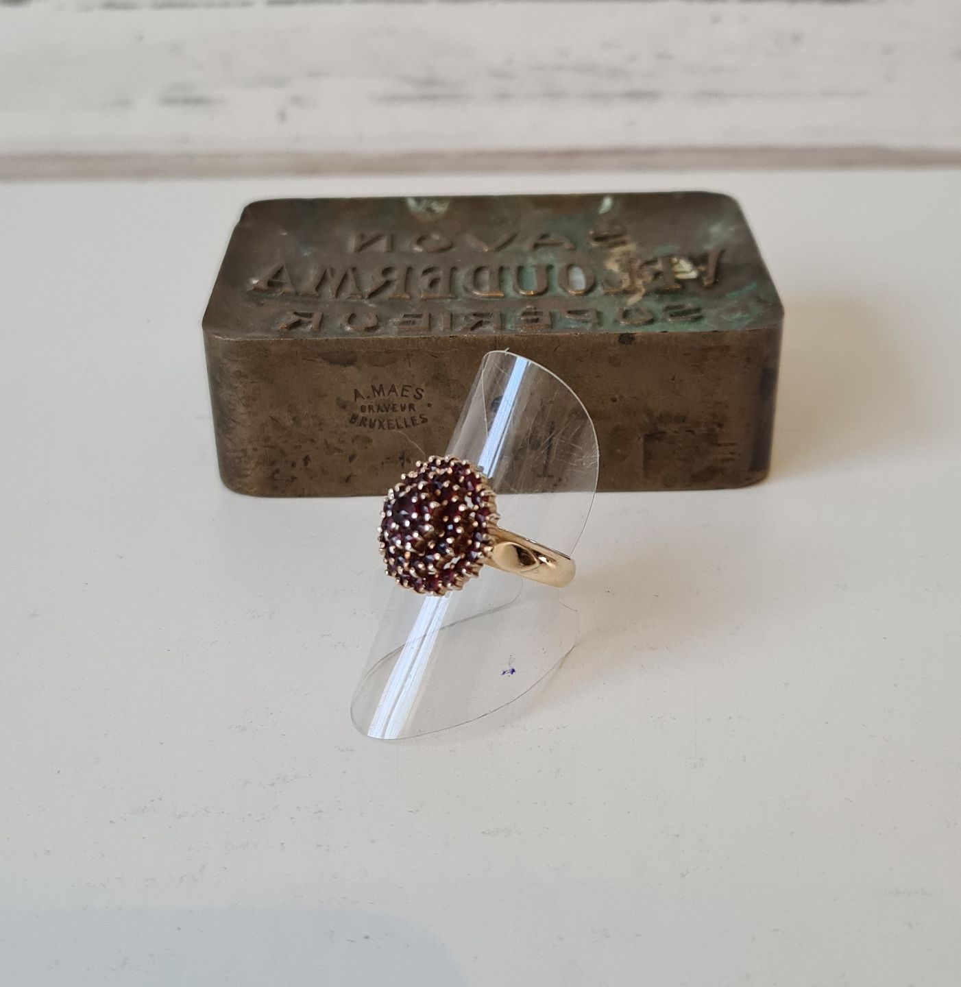 KAD ringen Vintage rosette ring in 14 kt gold with numerous garnets Vintage rosette ring in 14 kt gold with numerous garnets