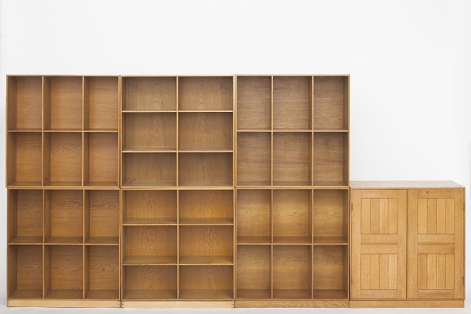 Mogens Koch/Rud. Rasmussen
Oak
Bookcase: 9.800 kr.
Cabinet: 15.800 kr.
Bases: 600 kr.
Please contact us for information regarding quantity and condition

