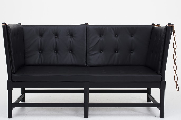 Børge Mogensen / Fritz Hansen
BM 1789 - Spoke back sofa in black leather and black lacquered beech.
Availability: 6-8 weeks
Renovated
