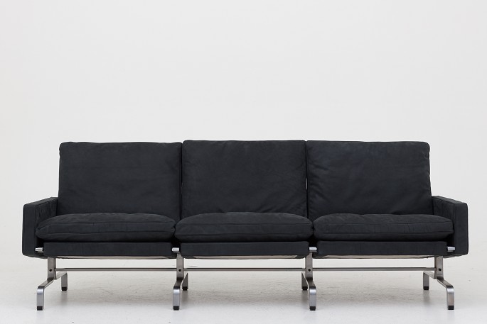 Poul Kjærholm / Fritz Hansen
PK 31/3 - Reupholstered 3-seater sofa in Dunes Anthrazite (col. 21003) and 
frame in steel
Availability: 6-8 weeks
Renovated
