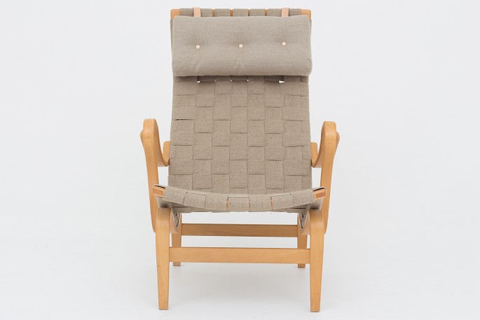 Bruno Mathsson / Dux
Pernilla 2 - Easy chair in washed canvas and frame in beech. KLASSIK offers 
upholstery of the chair in fabric or leather of your choice.
Availability: 6-8 weeks
Renovated

