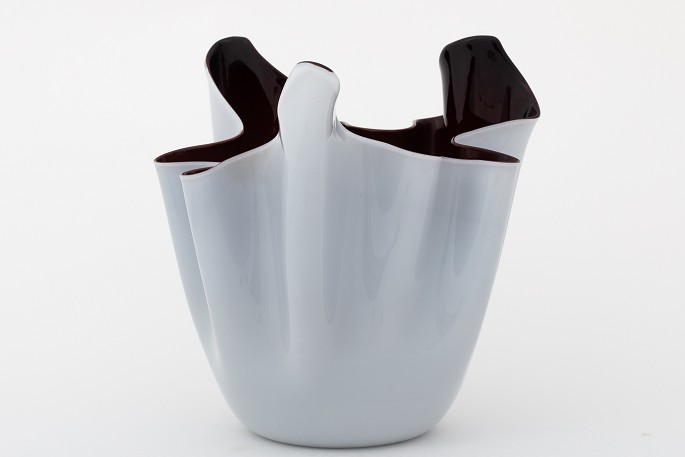 Paolo Venini & Fulvio Bianconi / Venini
Fazzoletto vase in white and purple glass. Model: Handkerchief.
1 pc. in stock
Good condition
Location: KLASSIK Flagship Store - Bredgade 3, 1260 KBH. K.

