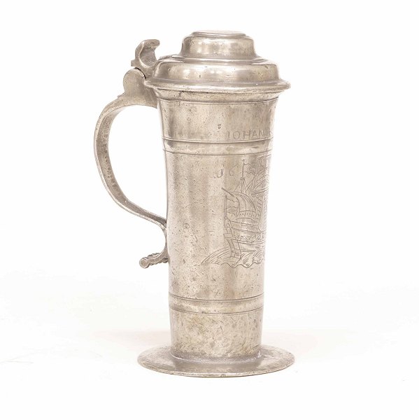 Rörchen aus Zinn reich dekoriert mit Schiffsmotiv. Datiert 1657. Gestempelt. 
Norddeutschland. H: 23cm