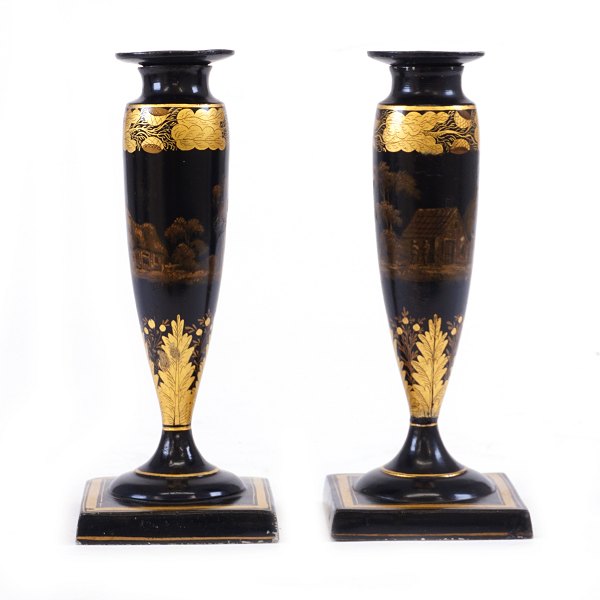 Pair of black lacquered candlesticks with gilt landscape and ornamental 
decorations. England circa 1840. H: 19,5cm