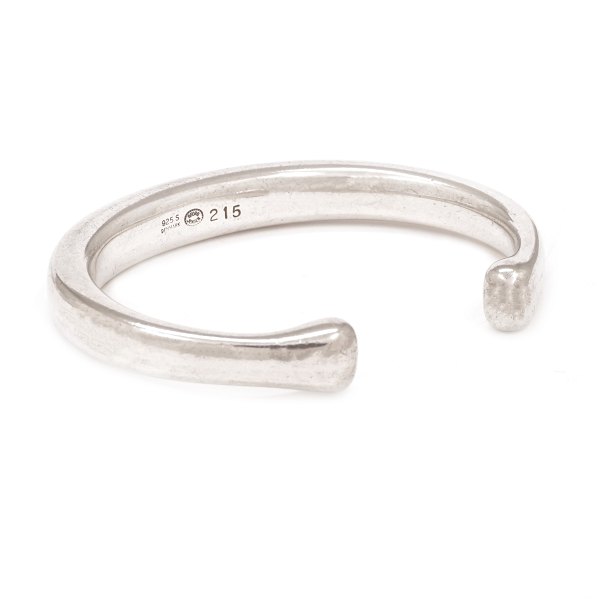 Georg Jensen Armring i stelringsølv. Stemplet Georg Jensen 215. Mål indv: 
6,2x5cm