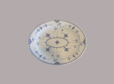 Musselmalet serving dish no. 533
Royal Copenhagen 1894-1900
L: 36 cm, W: 29 cm
