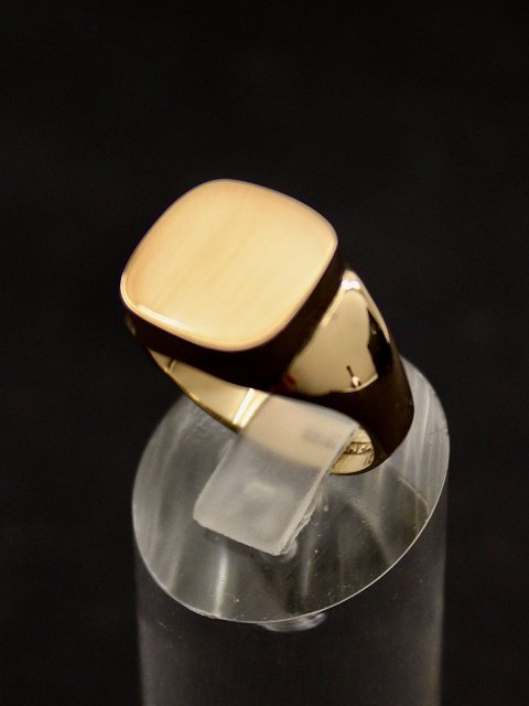 14 carat gold ring