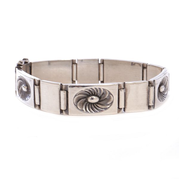 Georg Jensen Sterlingsilber Armband 56A entworfen von Henrik Pilstrup. Georg 
Jensen 1933-44. L: 18cm