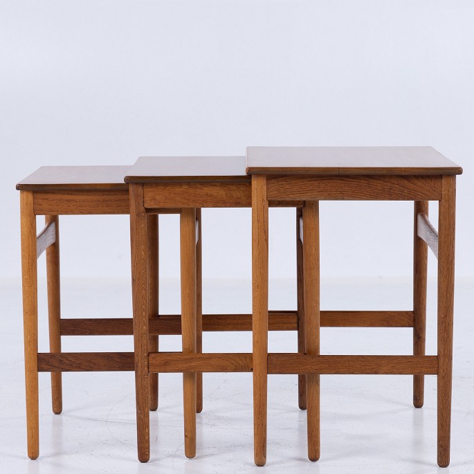 Hans J. Wegner / Andreas Tuck
AT 40 - Nesting tables of three tables with teak top and oak frame.
1 pc. in stock
Good condition
