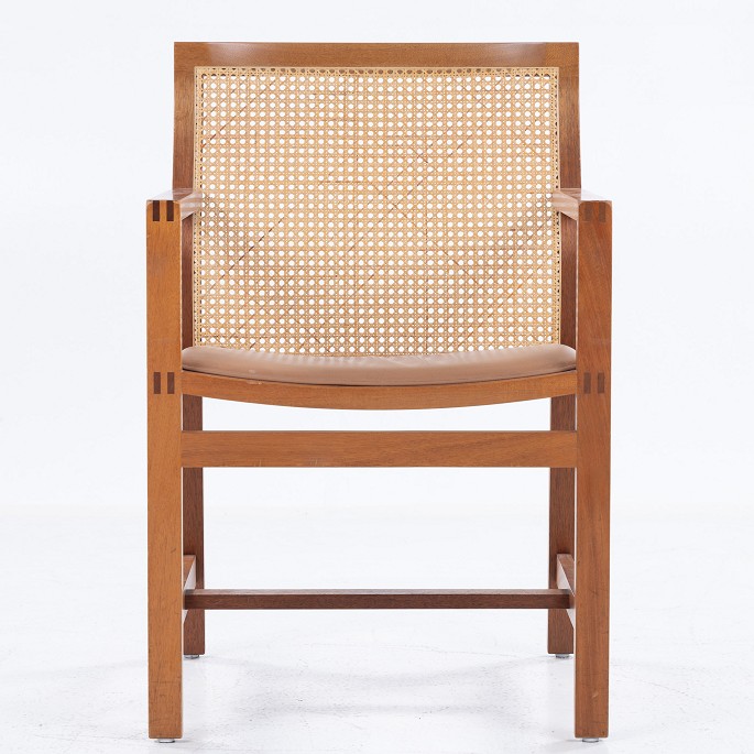 R. Thygesen & J. Sørensen / Botium
7512 - Armchair in mahogany with cane and seat in light brown.
1 pc. in stock
Good, used condition

