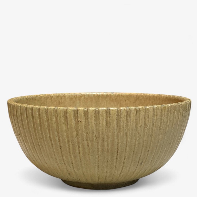 Arne Bang
Rifled stoneware bowl with light glaze.
1 pc. in stock
