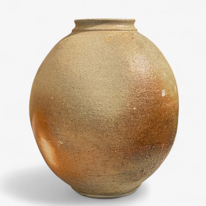 Gregory Hamilton Miller / Tolne.
Rund vase i stentøj i brune og orange nuancer.
1 stk. på lager
