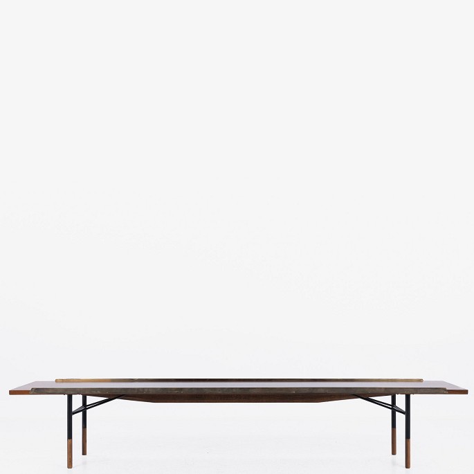 Finn Juhl / Bovirke.
Model BO 101 - Sjælden bordbænk i Rio-palisander med lister af patineret 
messing og stel af anodiseret metal. Formgivet i 1953.
1 stk. på lager
