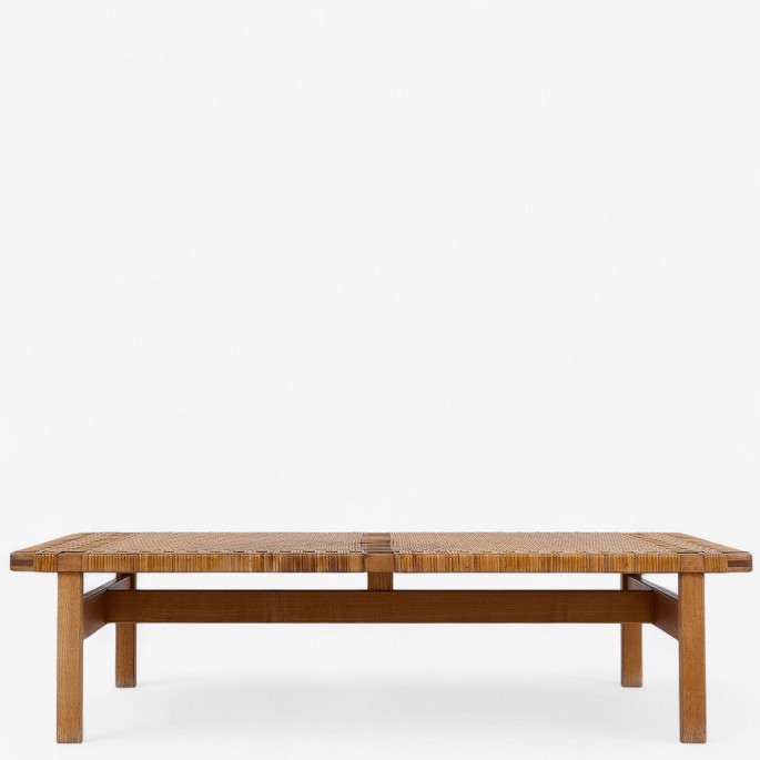 Børge Mogensen / Fredericia Furniture.
BM 5272 - Large bench/table in solid oak and original wicker.
1 pc. in stock
