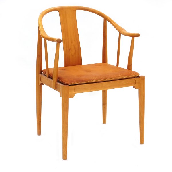 Hans J. Wegner, 1914-2007, China-Armstuhl aus hellem Kirschbaum. Guter Zustand