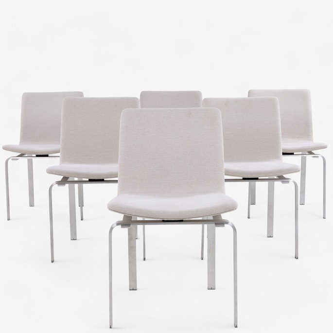 Jørgen Høj / Klassik Studio.
JH 3 - Set of 6 dining chairs with frame in steel and seat in natural canvas.
1 set in stock
