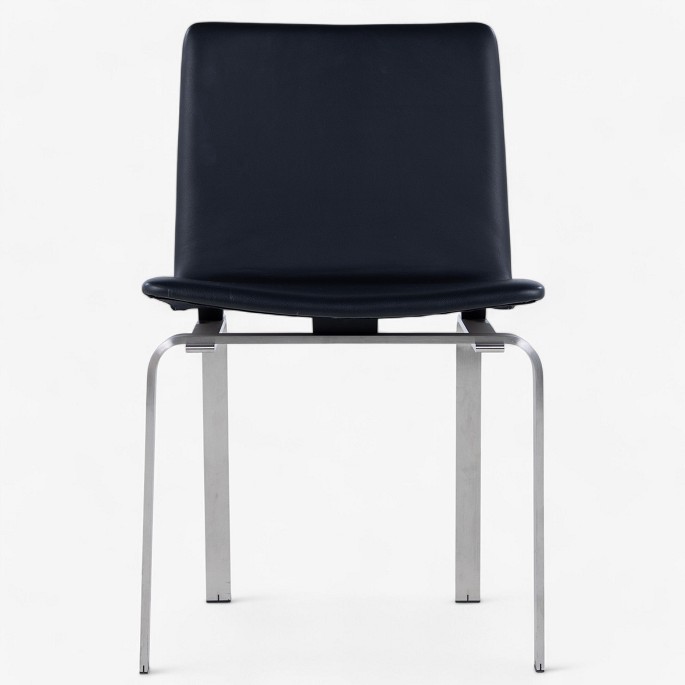 Jørgen Høj / Klassik Studio.
JH 3 - Dining chair with frame in steel and seat in black aniline leather.
1 pc. in stock
