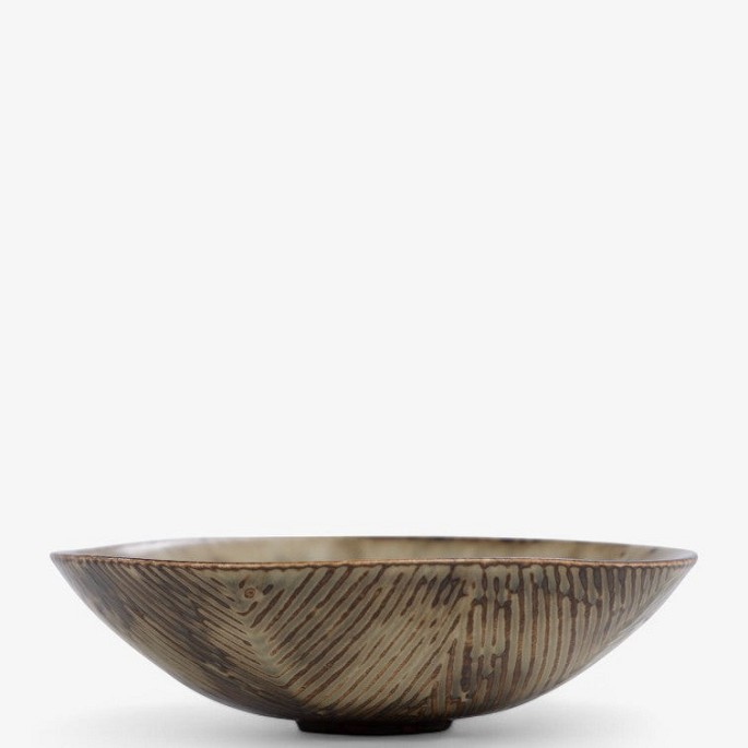 Axel Salto / Royal Copenhagen.
Skål i stentøj med sungglasur.
1 stk. på lager
