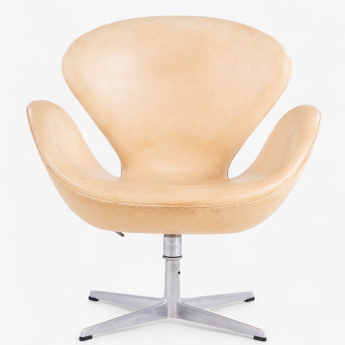 Arne Jacobsen / Fritz Hansen.
AJ 3320 - 