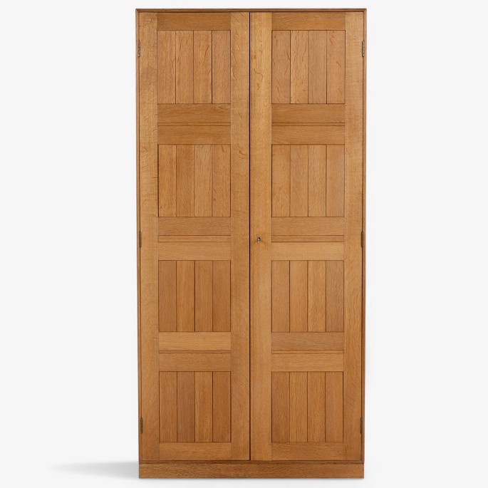 Mogens Koch / Rud Rasmussen Joinery.
Tall cabinet in solid oak with matching base.
1 pc. in stock
