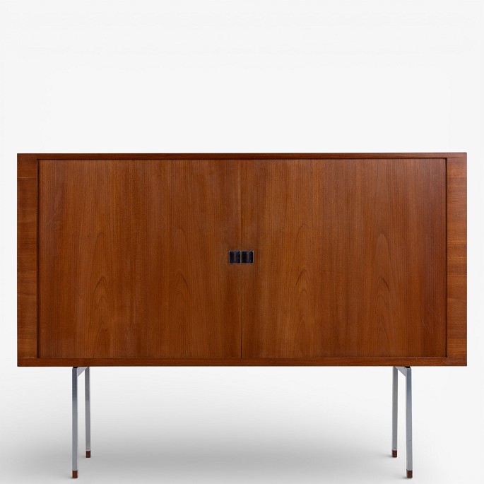 Hans J. Wegner / Ry Furniture.RY 25 - High sideboard in patinated teak with louvered doors on a steel frame with teak legs.1 pc. in stock