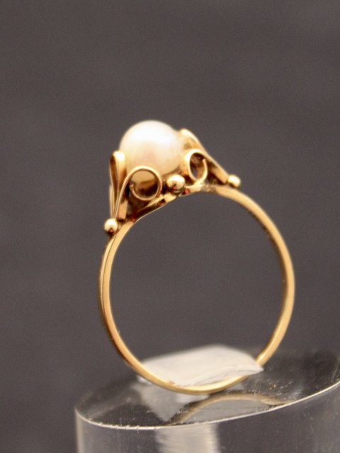 14 karat guld ring størrelse 53 med ægte perle