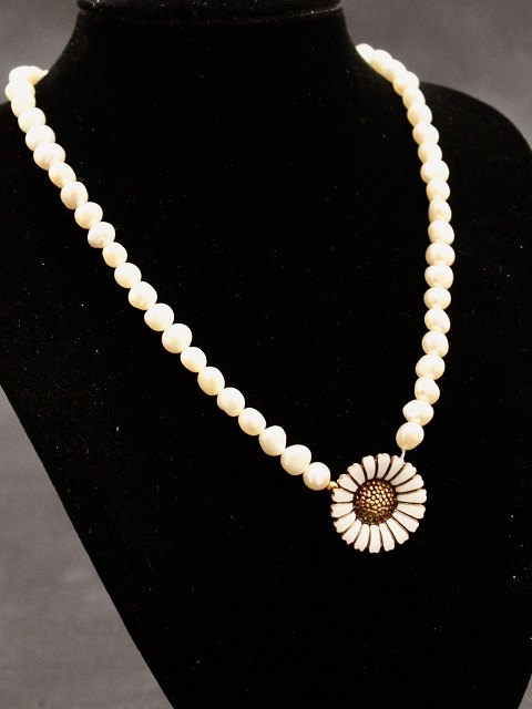 Perle halskæde med A Michelsen marguerit broche