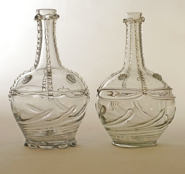 Et par norske ziratflasker fra Gjøvig Glasværk ca. år 1810. H: 19,8cm